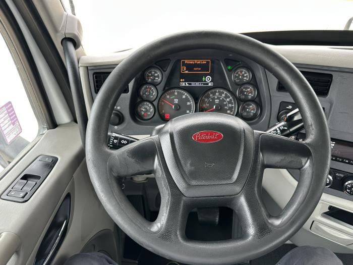 2021 Peterbilt 579-15