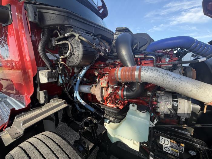 2023 Peterbilt 579-8
