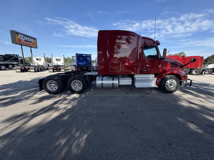 2023 Peterbilt 579-8