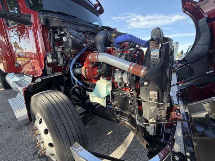 2023 Peterbilt 579-10