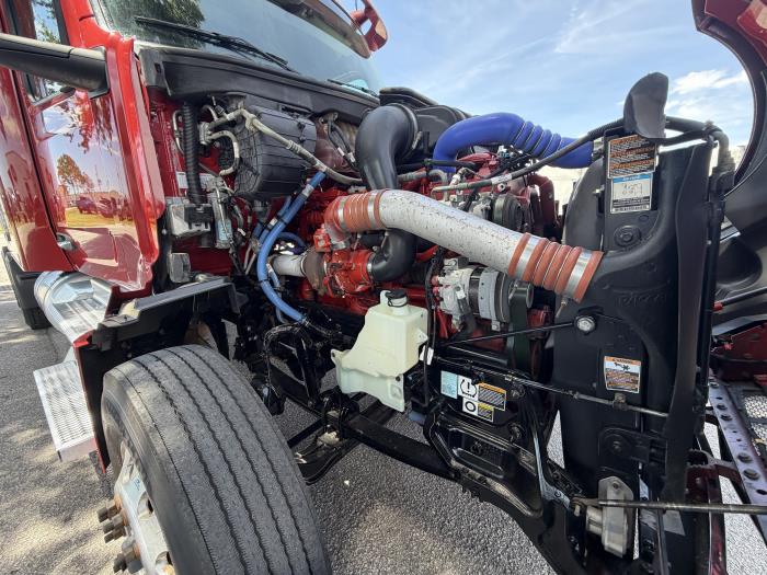 2023 Peterbilt 579-8