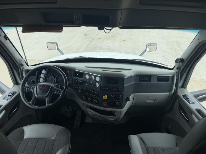 2021 Peterbilt 579-30