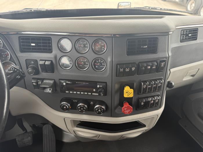 2021 Peterbilt 579-32