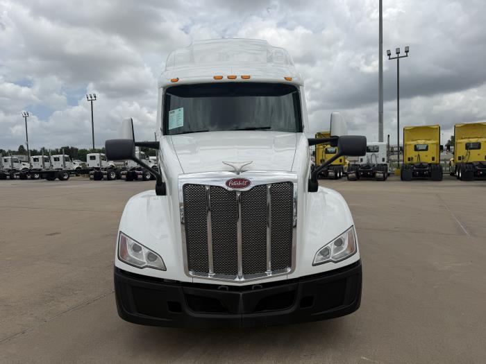 2022 Peterbilt 579-8