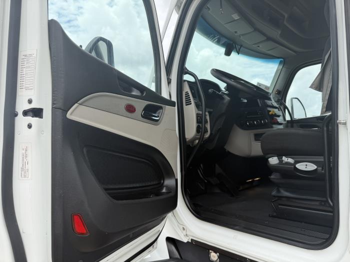2022 Peterbilt 579-24
