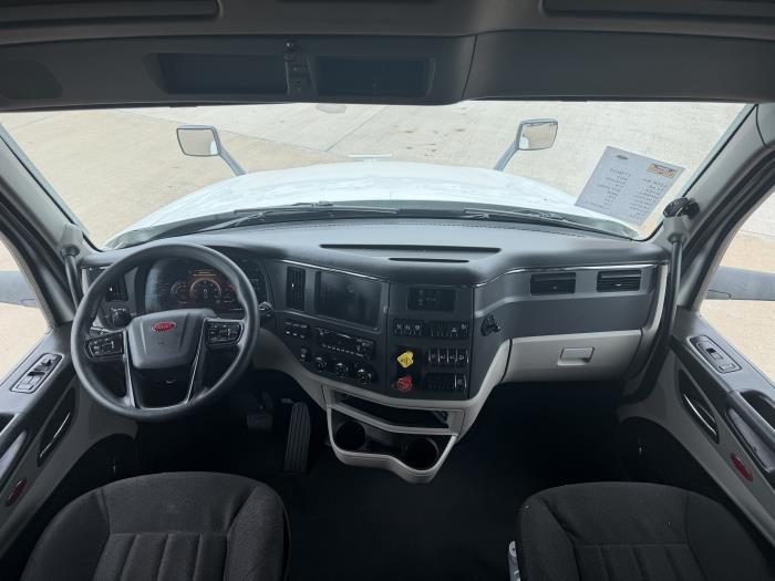 2022 Peterbilt 579-35