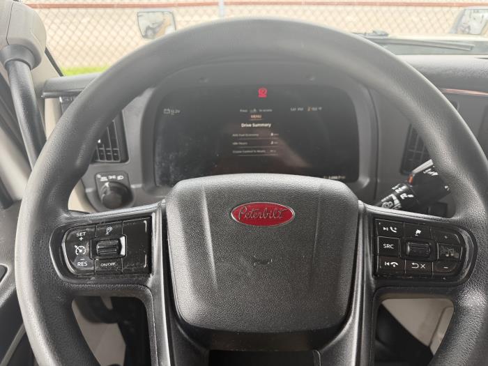 2022 Peterbilt 579-38