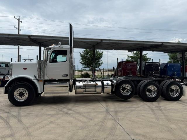 2027 Peterbilt 589-3