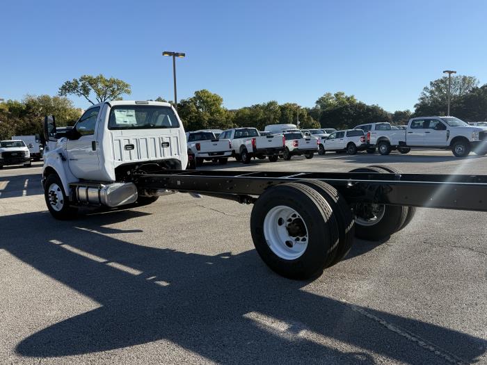 2027 Ford F-650 — photo 4