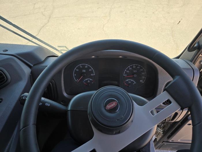2025 Peterbilt 520-8