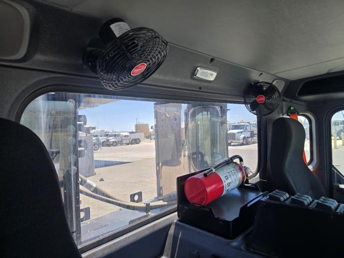 2025 Peterbilt 520-12