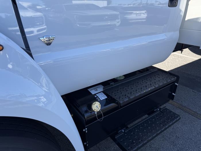 2027 Ford F-750-11