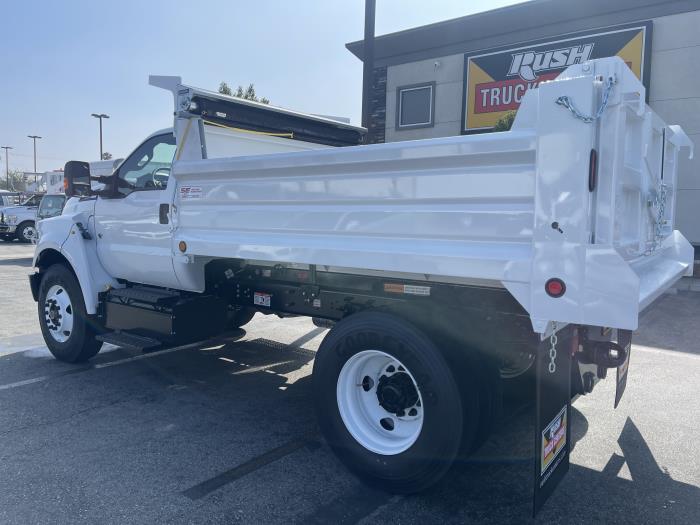 2027 Ford F-750-2
