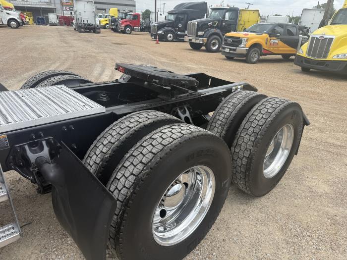 2023 Peterbilt 579-43