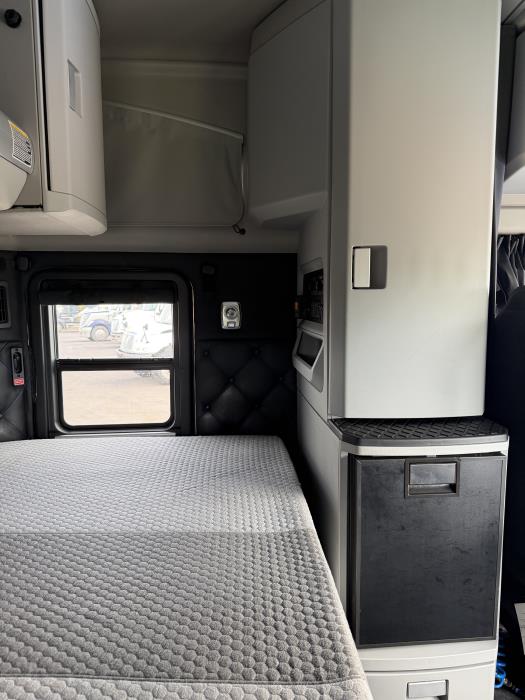 2024 Kenworth W990-24