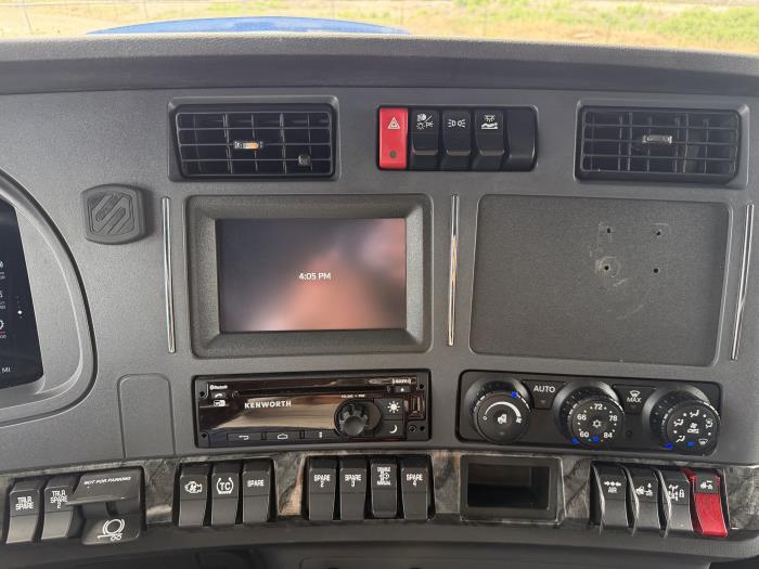 2024 Kenworth W990-17