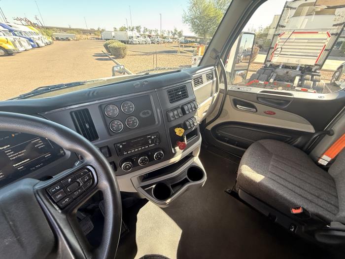 2022 Peterbilt 579-11
