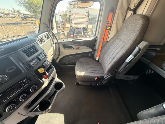 2022 Peterbilt 579-12