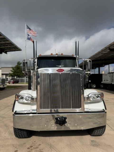 2027 Peterbilt 589-1