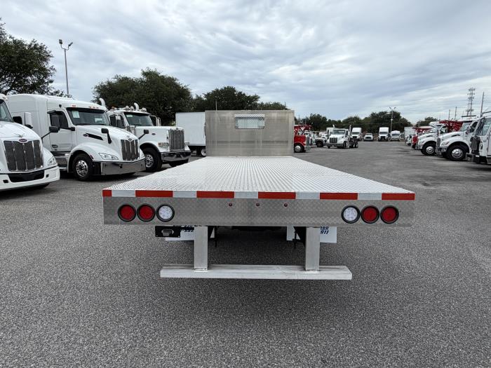 2025 Isuzu NRR in Orlando, FL — photo 5