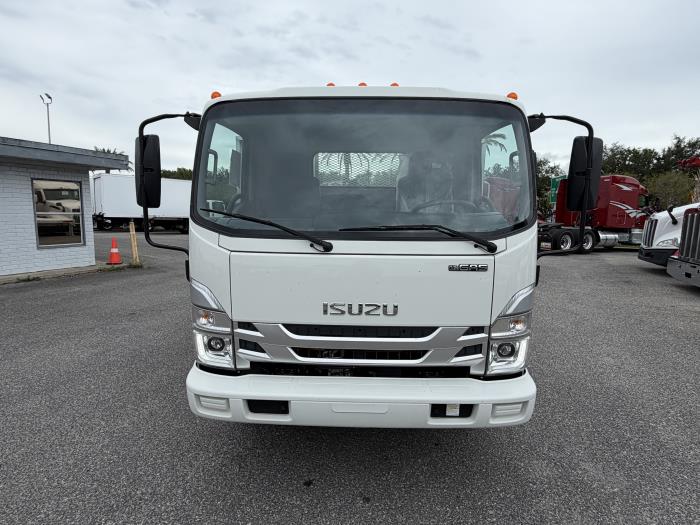 2025 Isuzu NRR-8