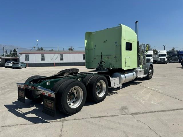 2023 Peterbilt 389-3