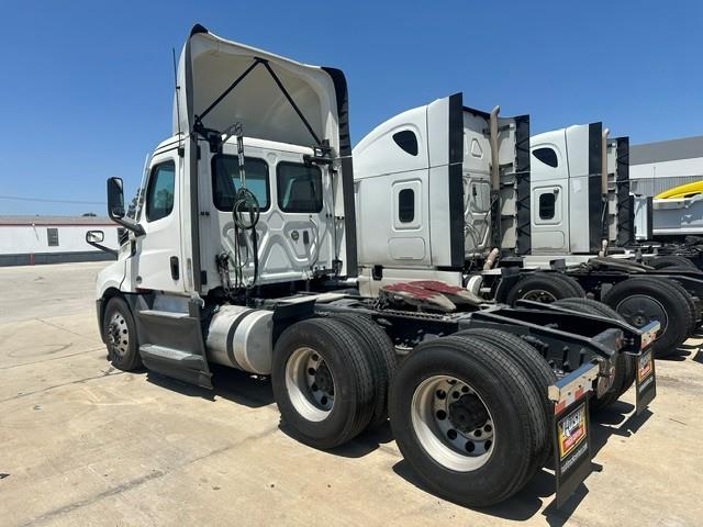 2021 Freightliner Cascadia-1