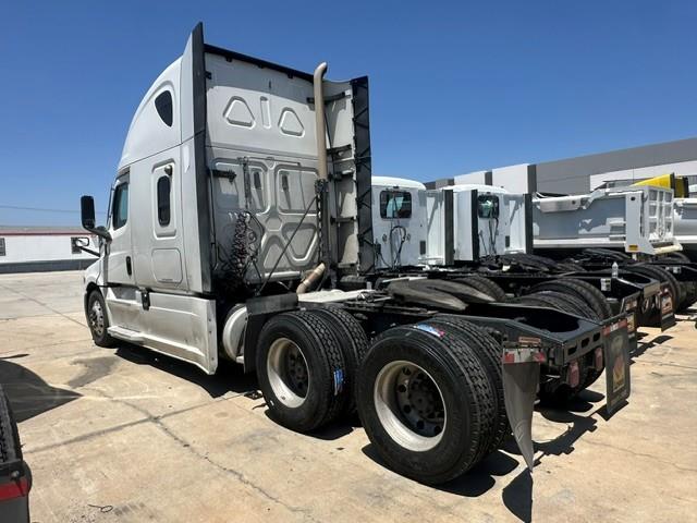 2021 Freightliner Cascadia-1