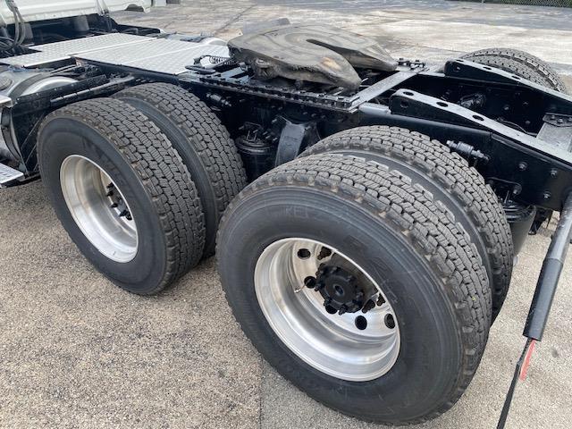 2021 Freightliner Cascadia-5