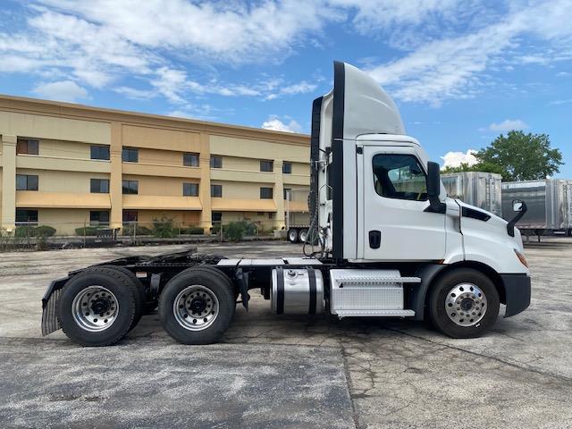 2021 Freightliner Cascadia-8