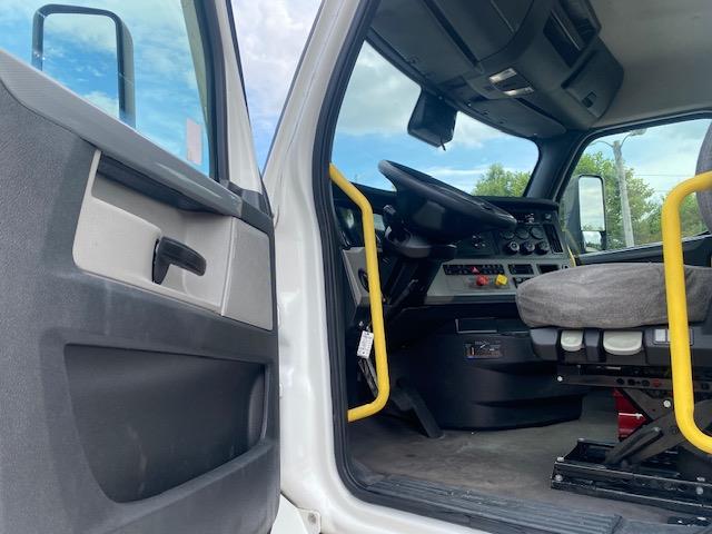 2021 Freightliner Cascadia-14
