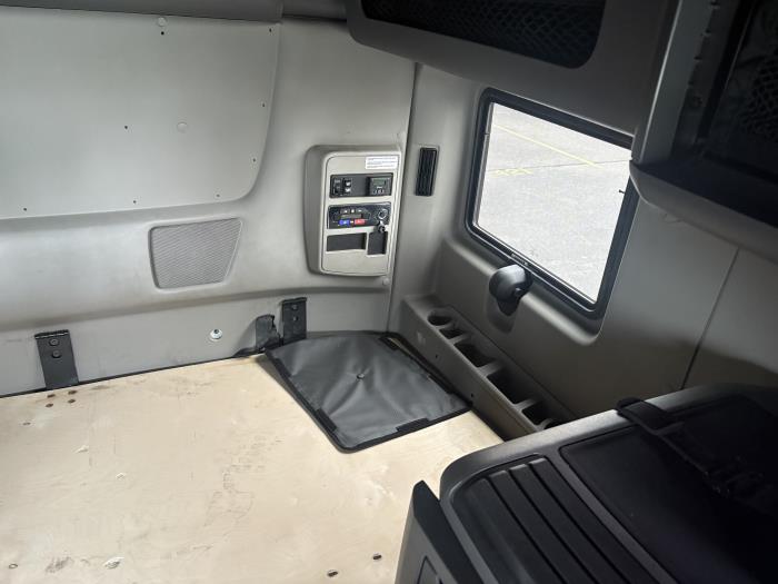 2022 International LT625-2