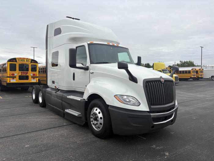 2022 International LT625-8
