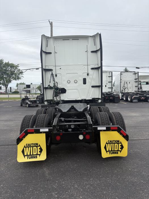 2022 International LT625-10