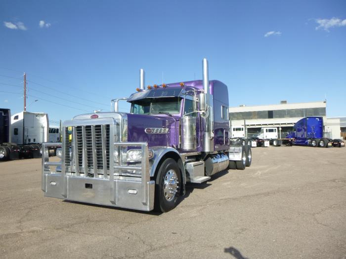 2023 Peterbilt 389-0