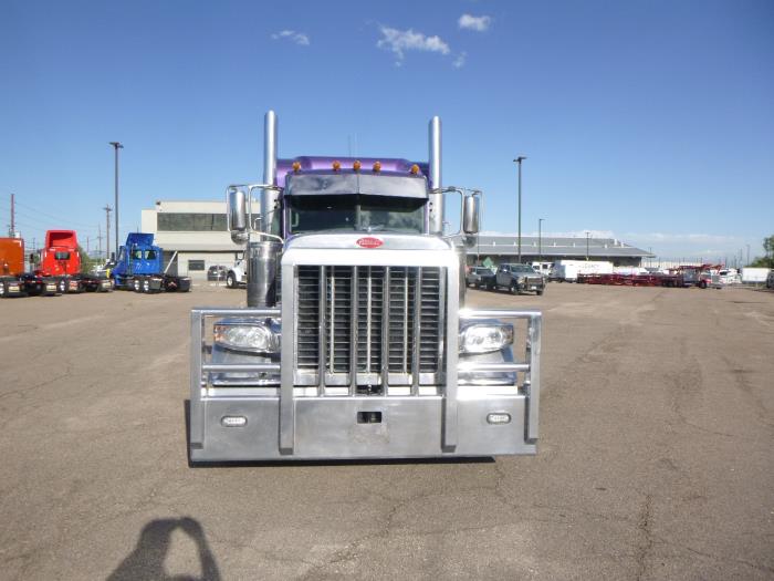 2023 Peterbilt 389-2