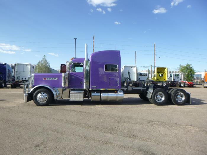 2023 Peterbilt 389-4