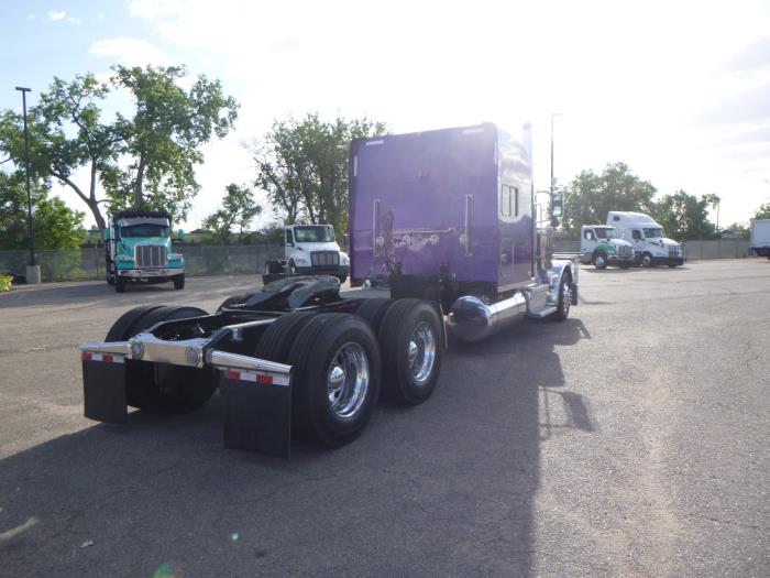 2023 Peterbilt 389-7