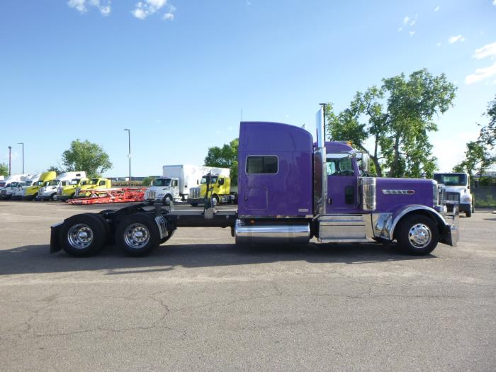 2023 Peterbilt 389-8