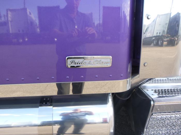 2023 Peterbilt 389-12