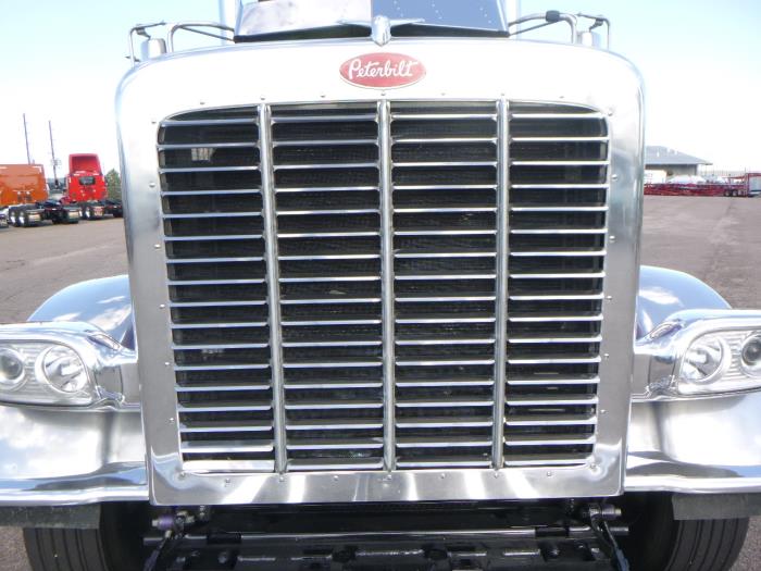 2023 Peterbilt 389-17