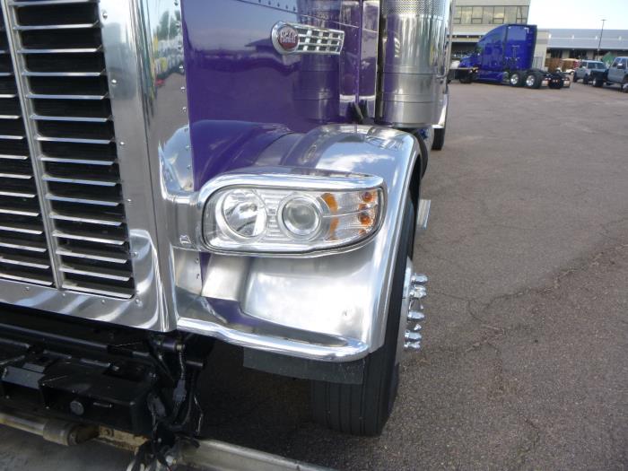 2023 Peterbilt 389-18