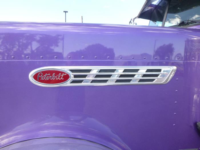 2023 Peterbilt 389-19
