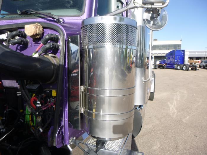2023 Peterbilt 389-23