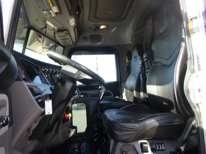 2023 Peterbilt 389-25