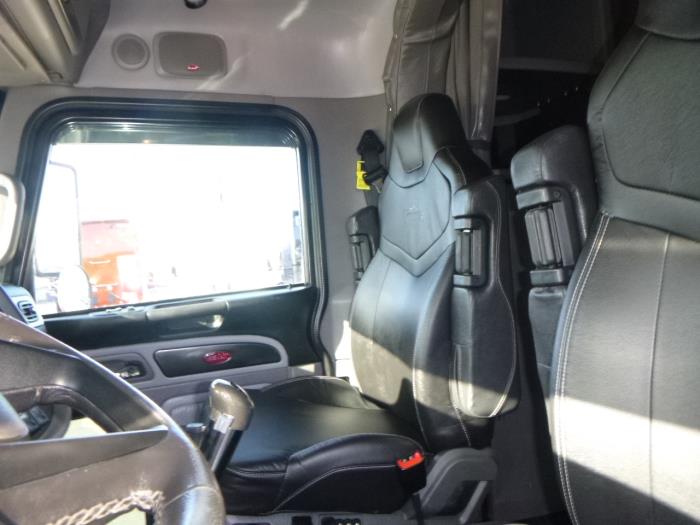 2023 Peterbilt 389-27