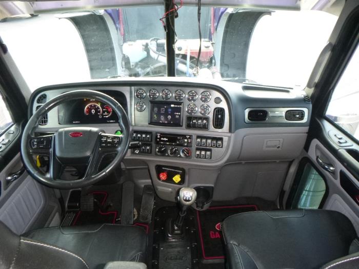 2023 Peterbilt 389-36