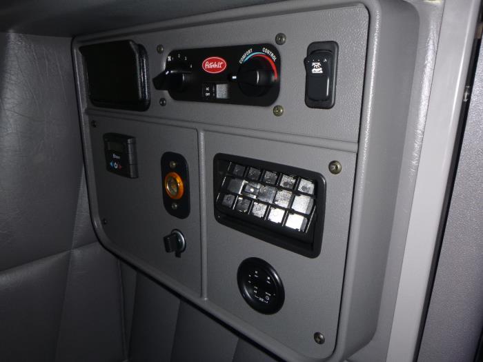 2023 Peterbilt 389-41