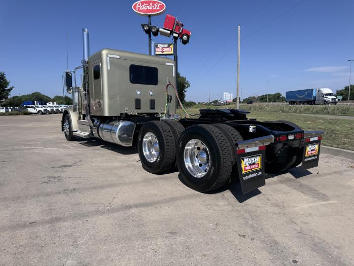 2027 Peterbilt 589-3
