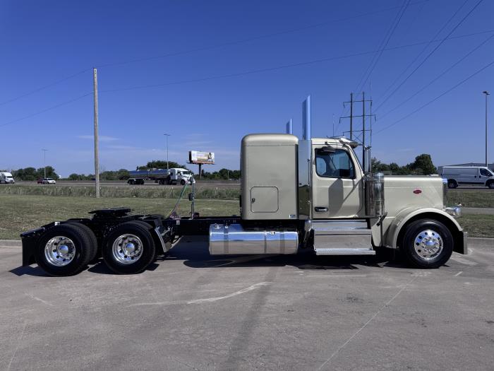 2027 Peterbilt 589-5
